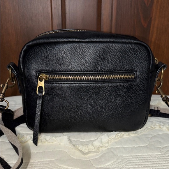 Universal Thread Black Faux Leather Bag with Gold Zipper EUC - Picture 5 of 12